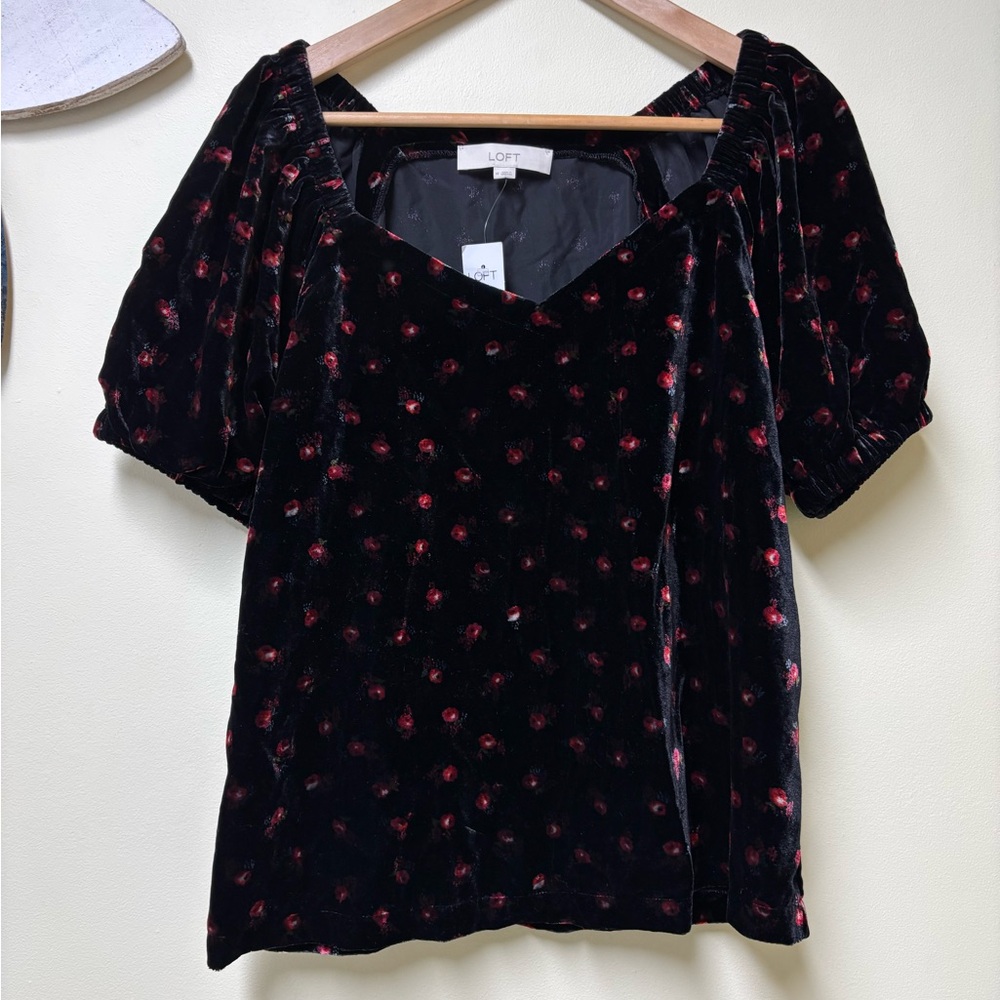NWT LOFT Floral Black Velvet Puff Sleeve Blouse Size Medium - Picture 4 of 9
